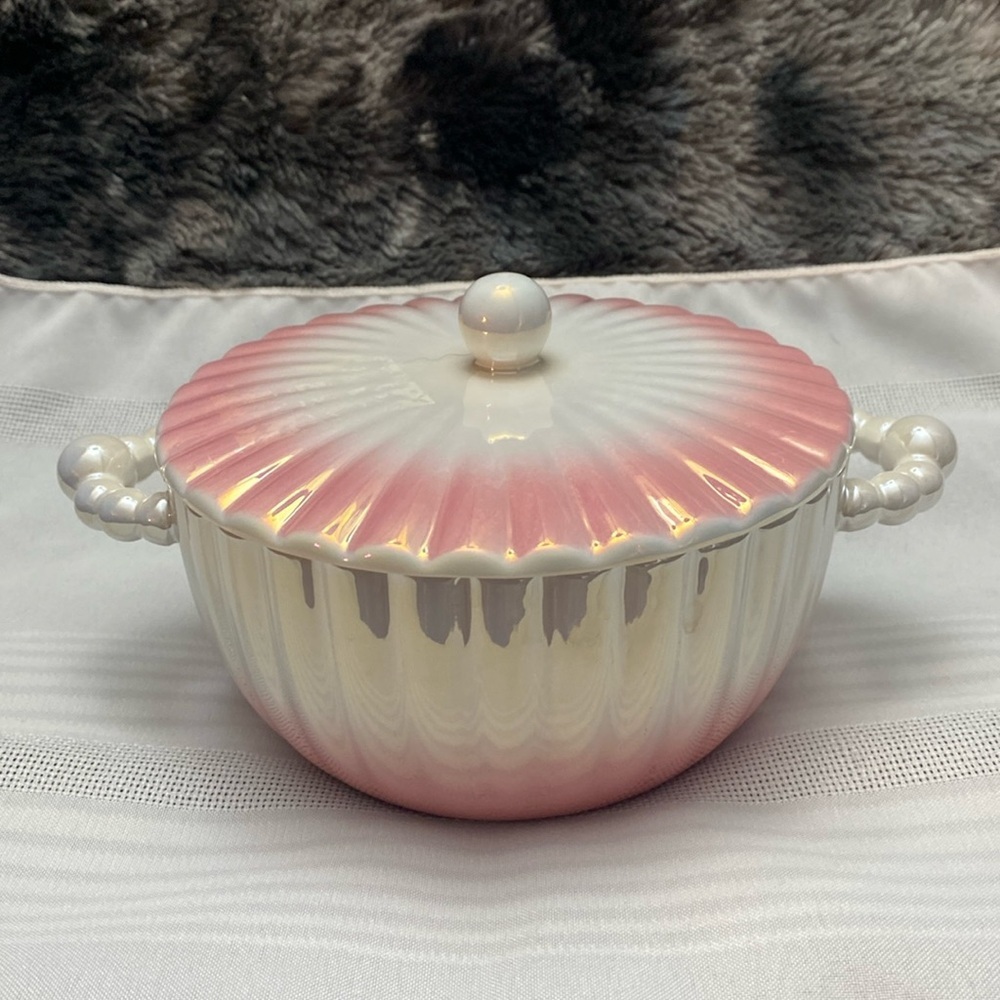 Pink and White Pearl Ceramic Bowl With Lid